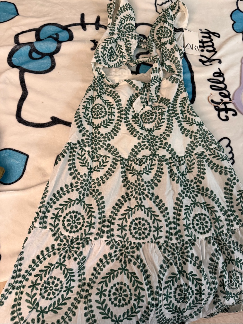 Zara NWT CUTWORK Knotted White Dress with Green Embroidered Viral blogger fave - Picture 2 of 6